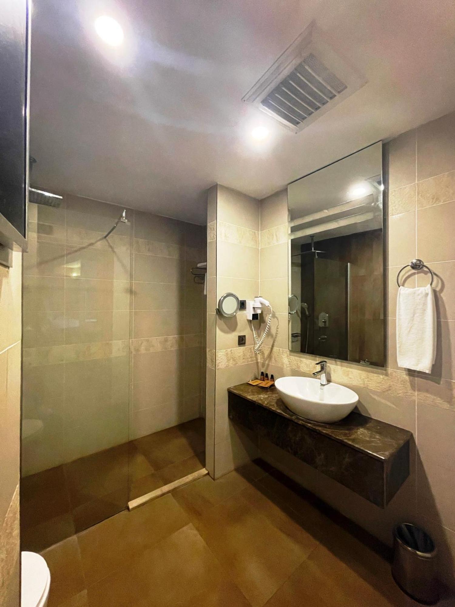 Anemon Grand Adana Otel מראה חיצוני תמונה