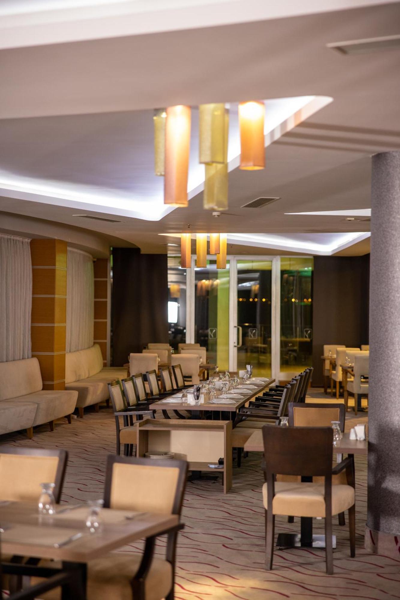 Anemon Grand Adana Otel מראה חיצוני תמונה