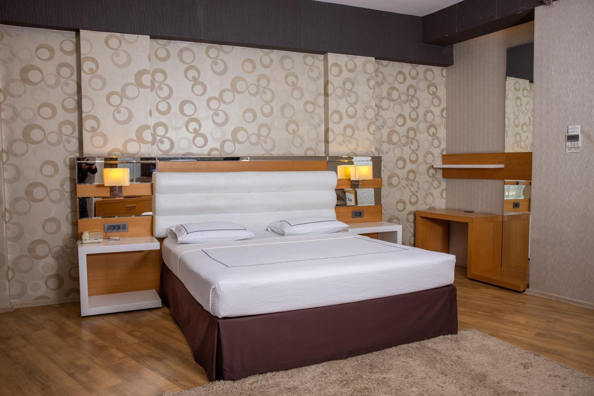 Anemon Grand Adana Otel מראה חיצוני תמונה