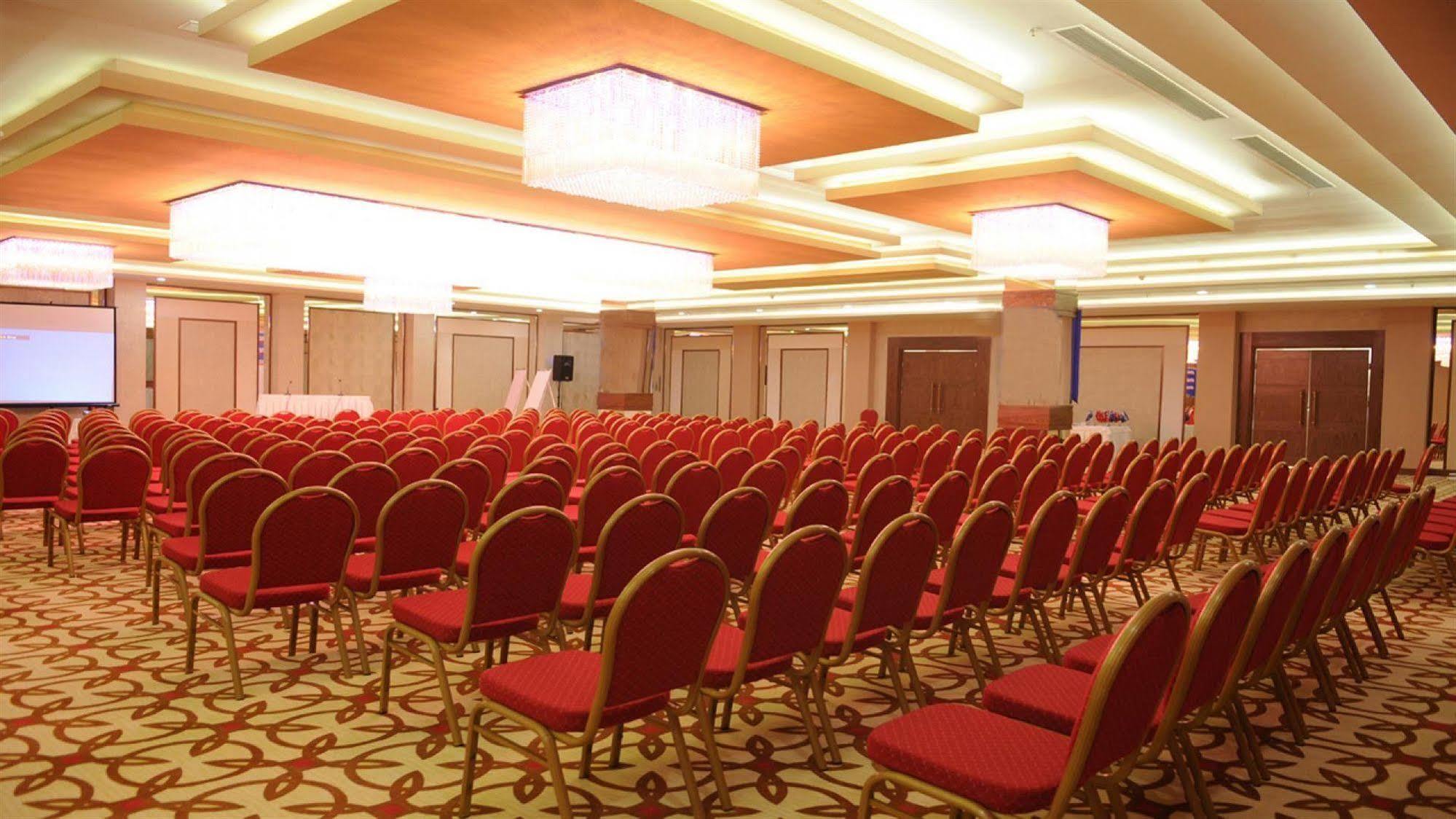 Anemon Grand Adana Otel מראה חיצוני תמונה